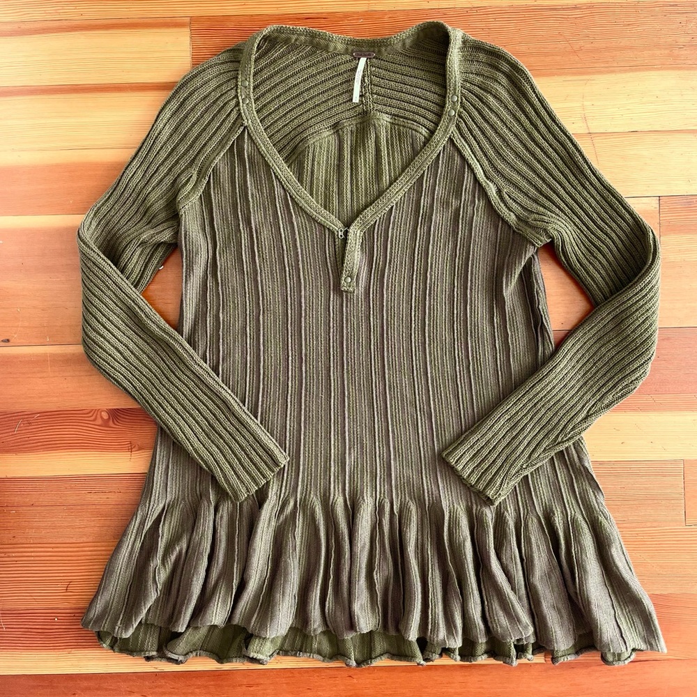 Army green, flowy, Free People sweater. Size S